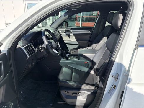 Certified 2023 Volkswagen Atlas Cross Sport SE w/ Panoramic Sunroof Package image 11