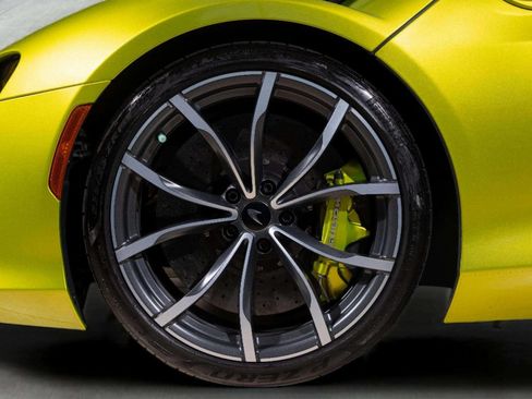 Used 2023 McLaren Artura RWD image 15