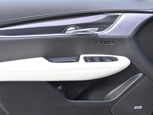 New 2025 Cadillac XT6 Sport image 23