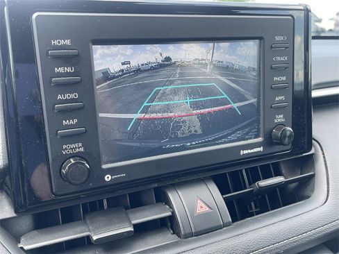 Used 2021 Toyota RAV4 LE image 18