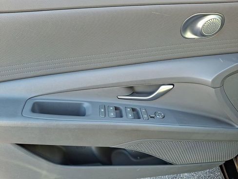 Used 2024 Hyundai Elantra SEL image 15