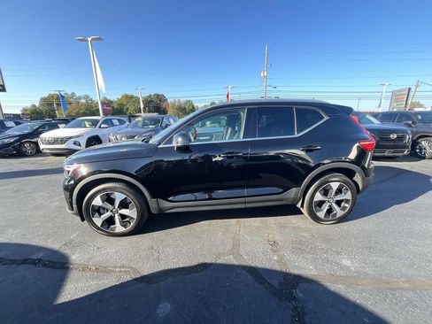 Used 2023 Volvo XC40 B4 Ultimate image 4