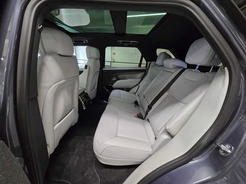Used 2025 Land Rover Range Rover Sport SE AWD/4WD image 15