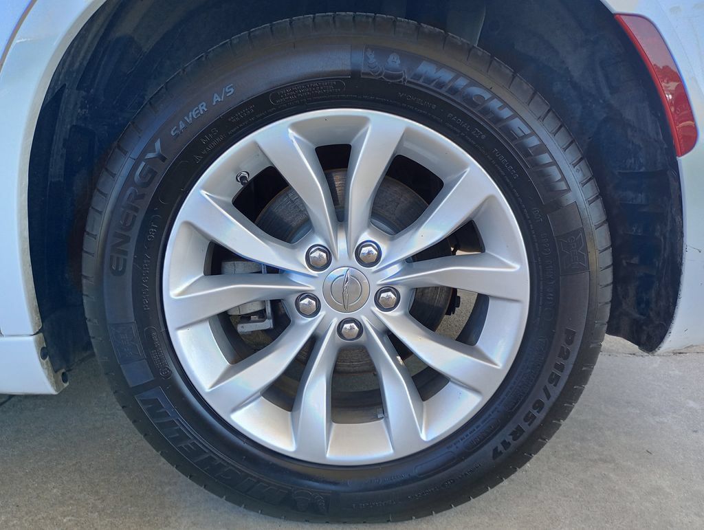 Used 2023 Chrysler 300 Touring RWD image 26
