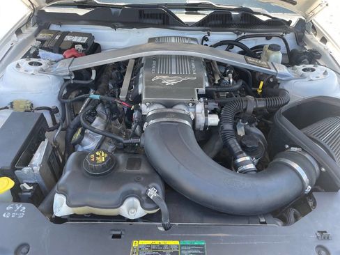 Used 2010 Ford Mustang GT Premium image 27