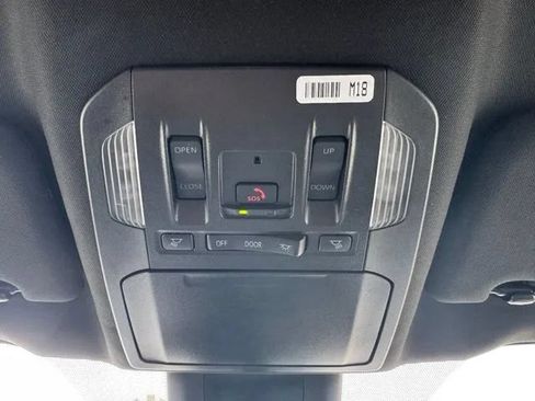 Used 2024 Toyota Highlander XSE AWD/4WD image 28