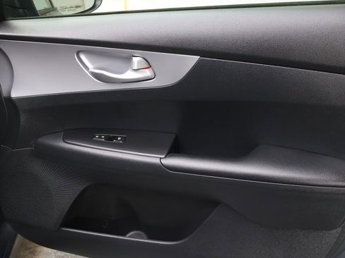 Used 2022 Kia Forte LXS w/ LXS Technology Package FWD image 11