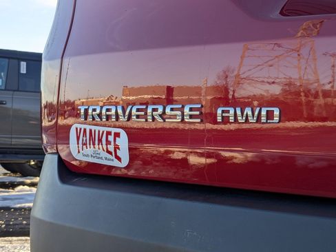 Used 2023 Chevrolet Traverse LT image 12