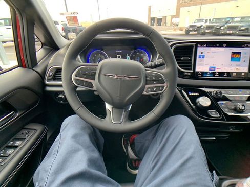 New 2026 Chrysler Voyager LX image 13