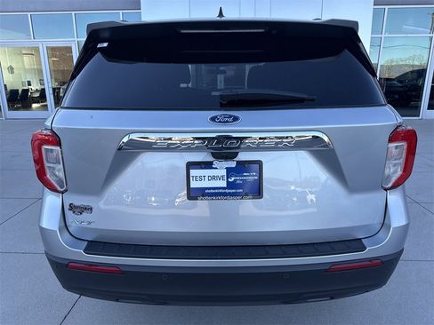 Used 2024 Ford Explorer XLT image 6