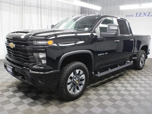 Used 2024 Chevrolet Silverado 2500 Custom AWD/4WD image 9