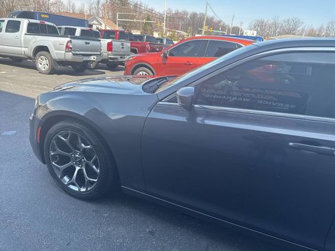 Used 2015 Chrysler 300 Limited image 4