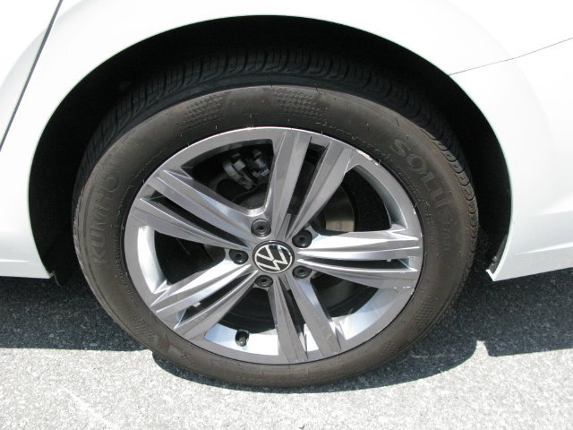 Used 2023 Volkswagen Jetta SE w/ Panoramic Sunroof Package FWD image 10