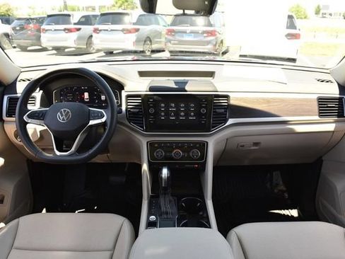 Used 2023 Volkswagen Atlas SE w/ Panoramic Sunroof Package FWD image 7