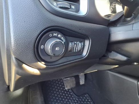 Certified 2022 Jeep Renegade Latitude w/ Convenience Group image 8