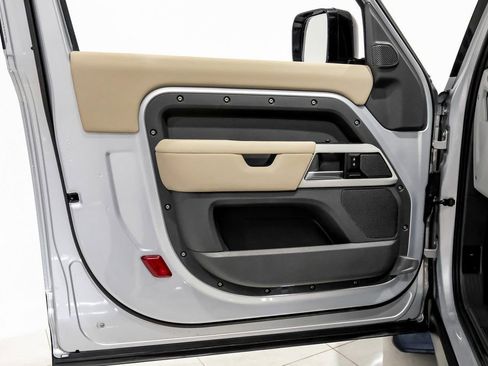 Used 2022 Land Rover Defender 90 X-Dynamic S image 30