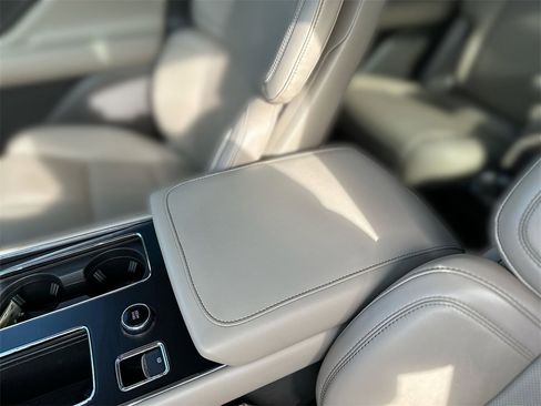 Used 2020 Lincoln Aviator Reserve w/ Equipment Group 202A image 22