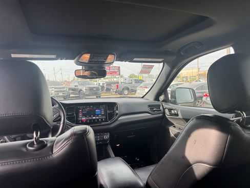 Used 2024 Dodge Durango GT image 17