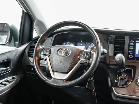 Certified 2020 Toyota Sienna SE image 16