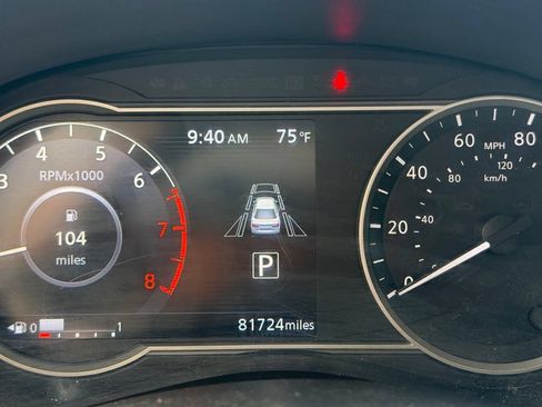 Used 2021 Nissan Versa SV FWD image 25