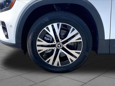 Used 2024 Mercedes-Benz GLB 250 4MATIC image 11