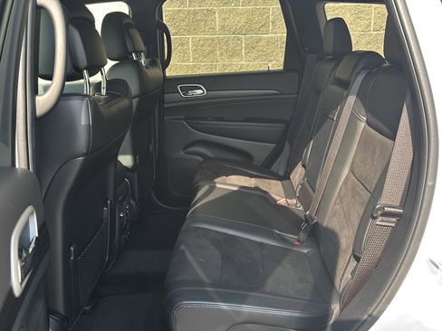 Used 2022 Jeep Grand Cherokee Laredo X AWD/4WD image 29