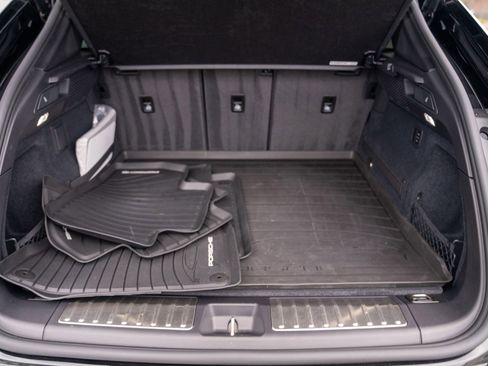 Certified 2025 Porsche Macan Electric image 25