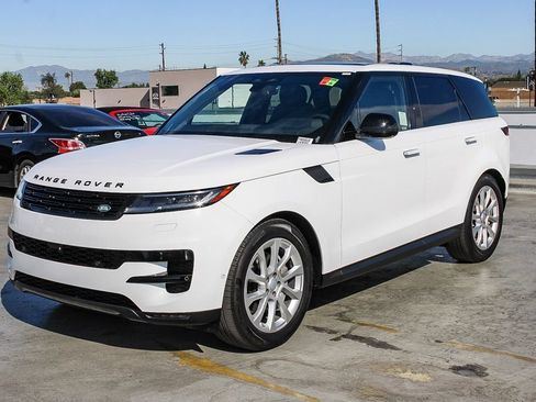 Used 2025 Land Rover Range Rover Sport SE AWD/4WD image 4