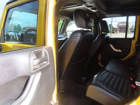 Used 2015 Jeep Wrangler Unlimited Rubicon w/ Connectivity Group AWD/4WD image 23