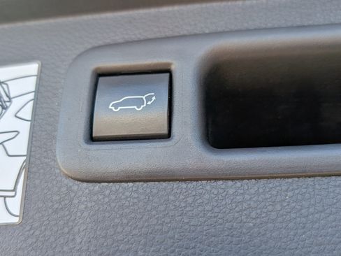 Used 2023 Toyota Highlander Limited image 15