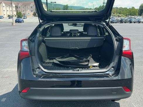 Certified 2022 Toyota Prius AWD image 9