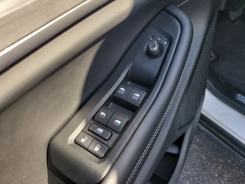 Used 2025 Jeep Grand Cherokee Limited w/ Black Appearance Package RWD image 16