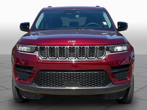 Used 2023 Jeep Grand Cherokee Laredo image 4