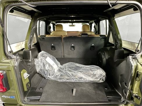 Used 2022 Jeep Wrangler Unlimited Sahara w/ Cold Weather Group image 33