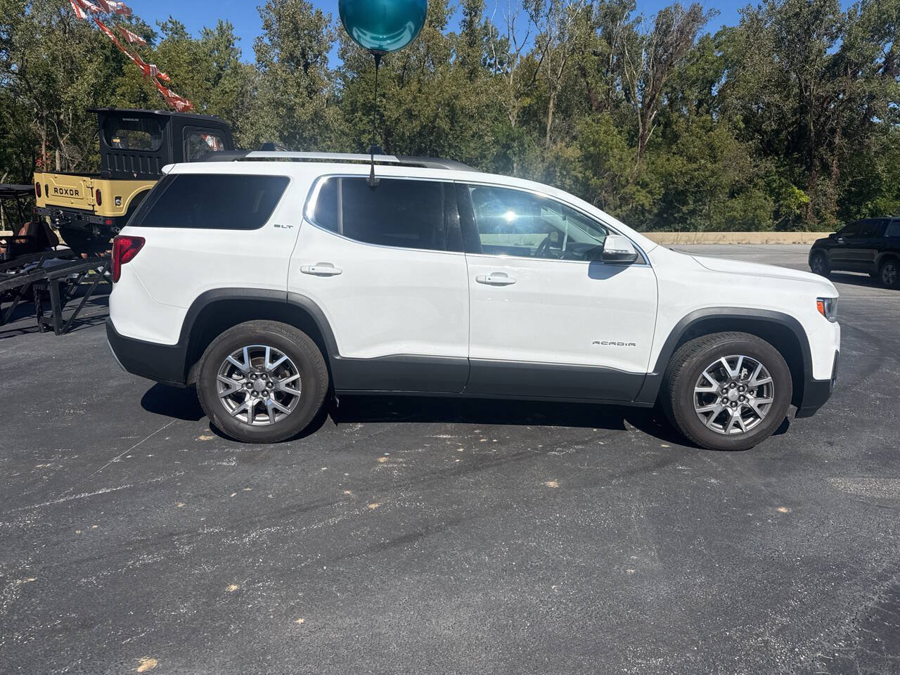 Used 2021 GMC Acadia SLT FWD image 11