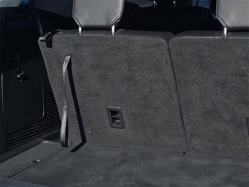 Used 2022 Ford Explorer XLT w/ Equipment Group 202A image 17