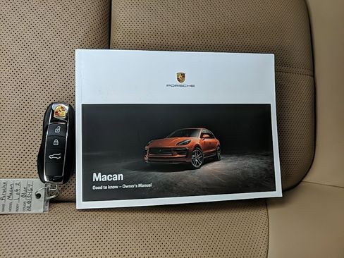 Used 2022 Porsche Macan image 31
