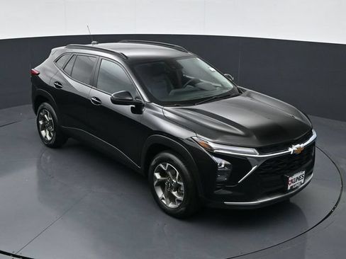 Used 2025 Chevrolet Trax LT w/ LT Convenience Package FWD image 33