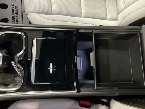 Used 2024 Chevrolet Traverse RS image 20