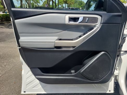 Used 2022 Ford Explorer XLT w/ Equipment Group 202A RWD image 12