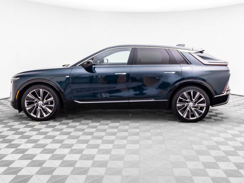 Certified 2025 Cadillac Lyriq Luxury AWD/4WD image 2