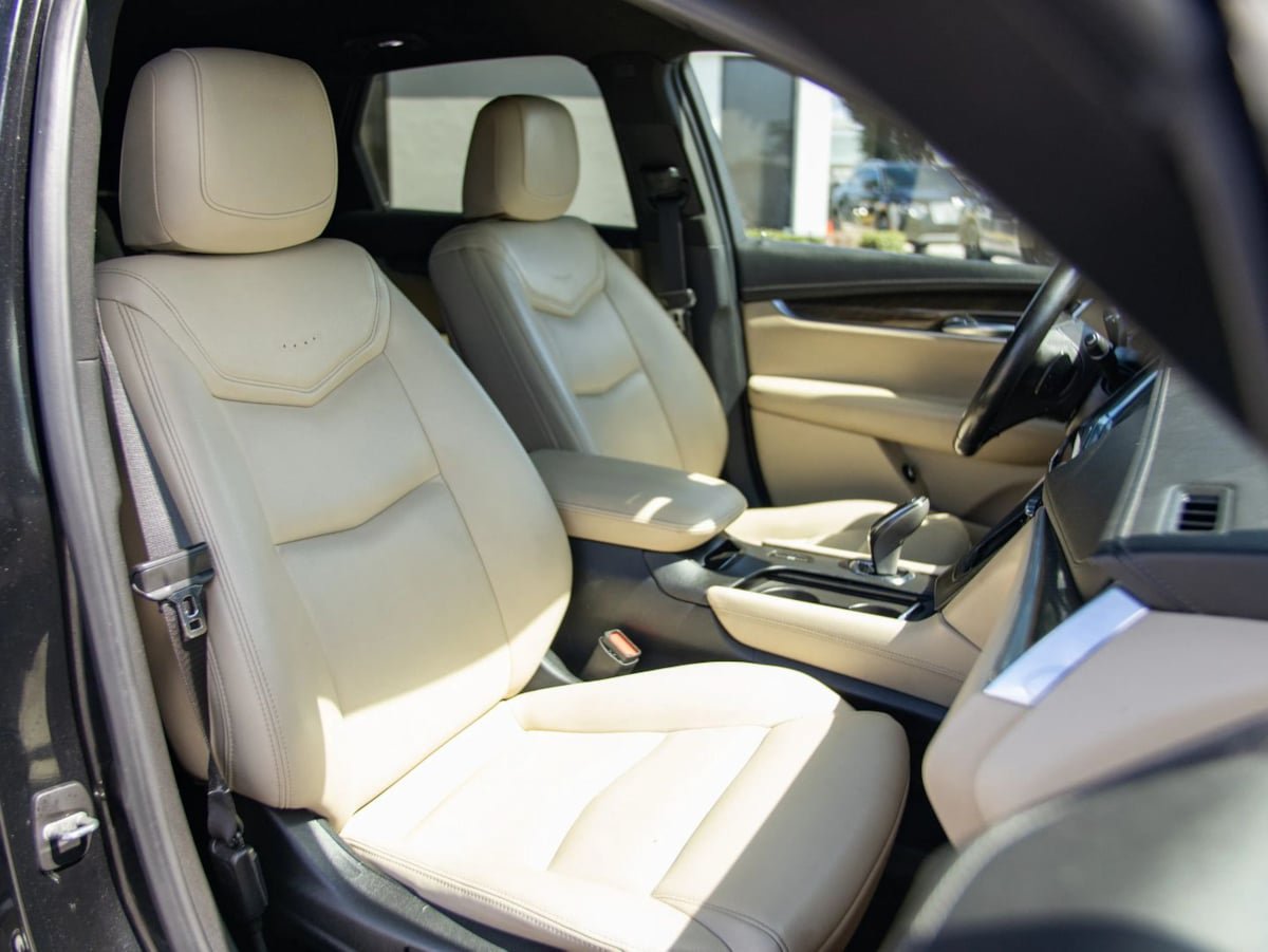 Used 2019 Cadillac XT5 FWD image 21