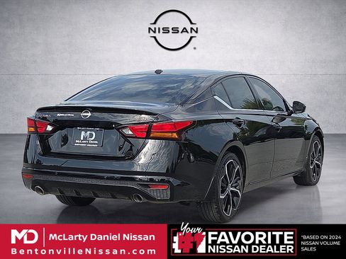 Used 2025 Nissan Altima 2.5 SR w/ SR Premium Package FWD image 5