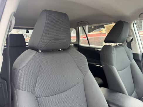 Used 2019 Toyota RAV4 LE FWD image 29