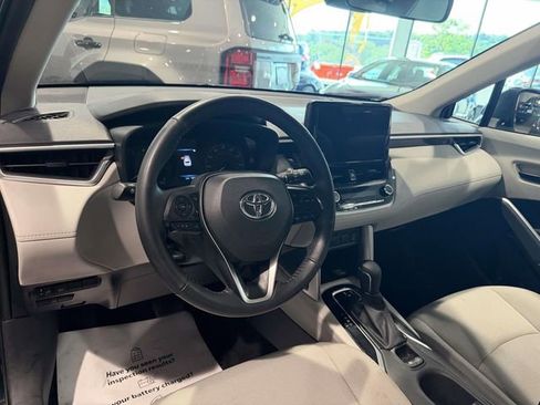 Used 2023 Toyota Corolla Cross LE w/ Black Badges Package (TMS) AWD/4WD image 9