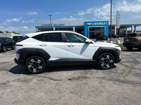 Used 2025 Hyundai Kona SEL FWD image 2