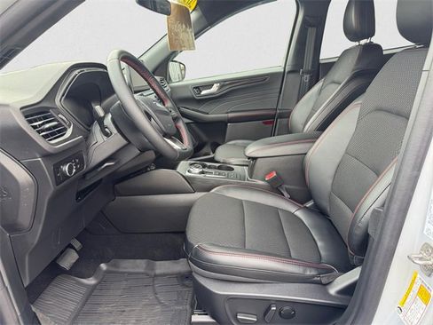 Used 2025 Ford Escape ST-Line image 10