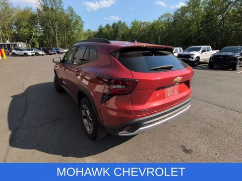 Used 2024 Chevrolet Trax LT w/ Driver Confidence Package FWD image 3
