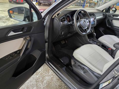 Used 2021 Volkswagen Tiguan SE AWD/4WD image 19
