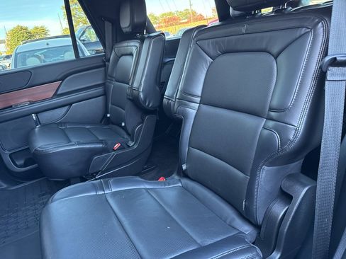 Used 2021 Lincoln Navigator Reserve image 8